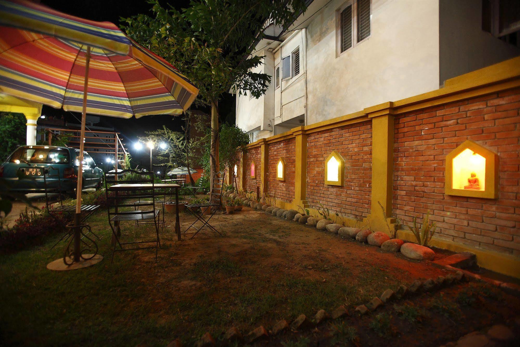 Royal Astoria Hotel Katmandú Exterior foto